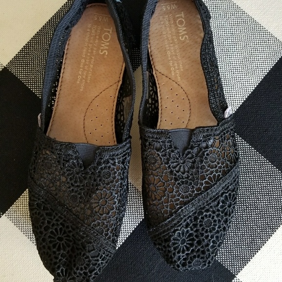 Toms size 5.5 Black Lace Design - Picture 1 of 5